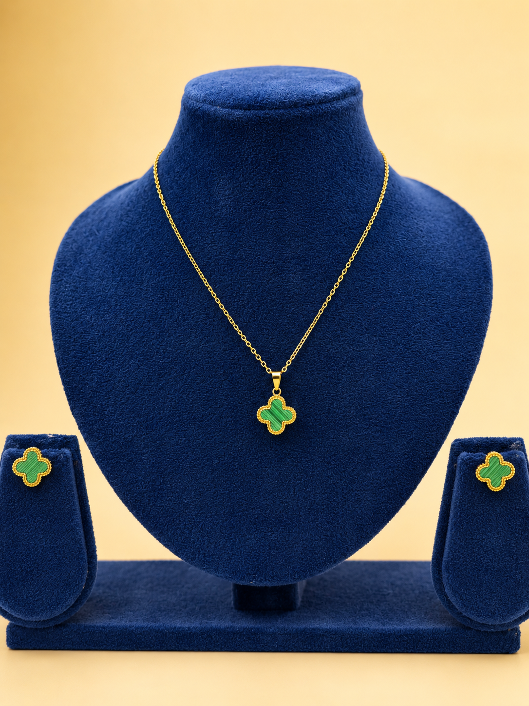 Emerald Clover Pendant Set
